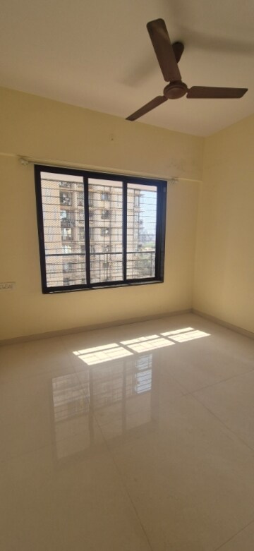 Room in 1 BHK Apartment at Kaydee Solitaire, Malad East – for Sale