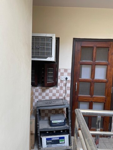 Furnished Amenities in 3 BHK Builder Floor at Sector 52 – for Rent