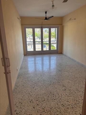 Room in 2 BHK Apartment at Takshila CHS, Andheri East – for Rent