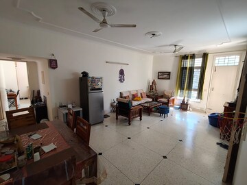Living Room in 3 BHK Builder Floor at Sector 50 – for Rent
