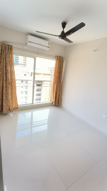 Room in 2 BHK Apartment at Sugee Atharva, Prabhadevi – for Rent