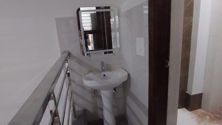 Bathroom, sector 28 3.5 Bedroom 1500 Sq.Ft. Builder Floor In Sector 28 Faridabad 8505858