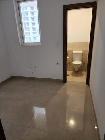 Room in 3 BHK Apartment at Sector 41 Greater Noida – for Sale