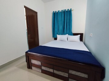 Bedroom in 2 BHK Apartment at Mahadevpura – for Rent