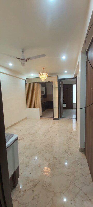 Room in 2 BHK Builder Floor at Sector 27 – for Rent