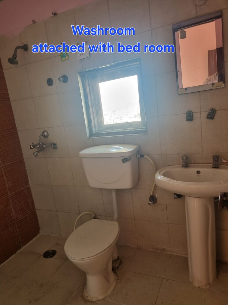 Bathroom, viddhi-tower 2.5 Bedroom 1100 Sq.Ft. Apartment In Mahagunpuram Ghaziabad 8506139