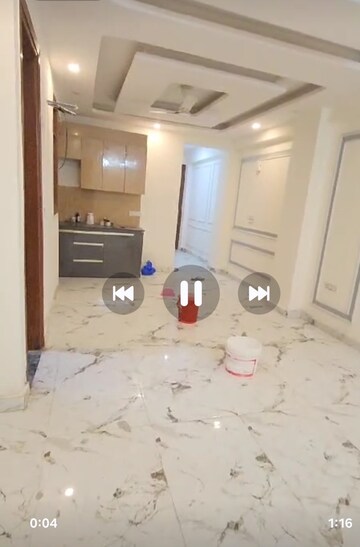 Parking in 3 BHK Builder Floor at Malviya Nagar – for Sale