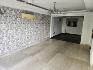 Room in 4 BHK Builder Floor at Saket – for Rent