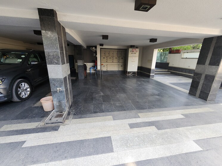 Parking, saket 4 Bedroom 3600 Sq.Ft. Builder Floor In Saket Delhi 8506261