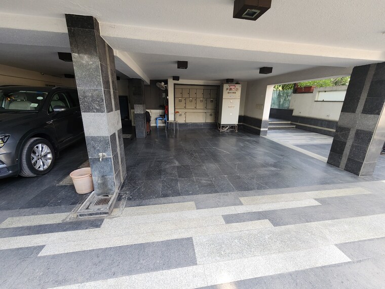  Parking, saket 4 Bedroom 3600 Sq.Ft. Builder Floor In Saket Delhi 8506261