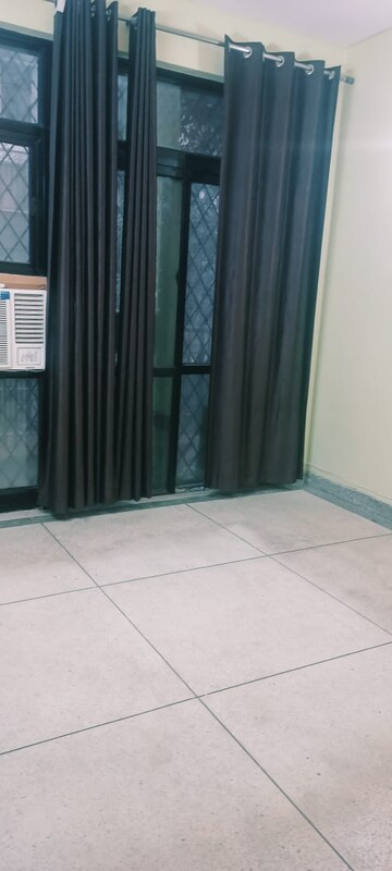 Bedroom in 2 BHK Builder Floor at Mohit House, Sushant Lok I – for Rent
