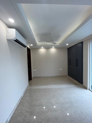 Room in 3 BHK Builder Floor at Saket Court Residential Complex, Pushp Vihar – for Rent