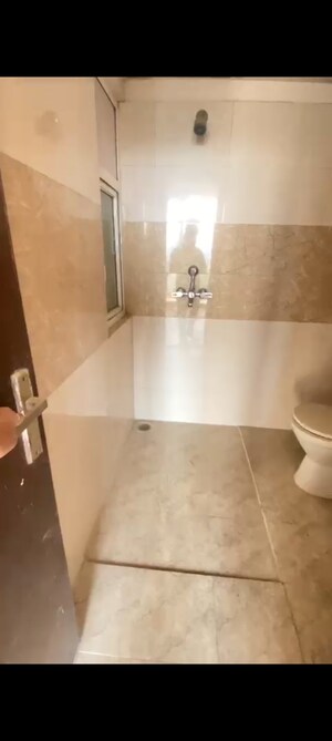 Bathroom in 2.5 BHK Apartment at Amrapali Golf Homes, Sector 4 Greater Noida – for Sale