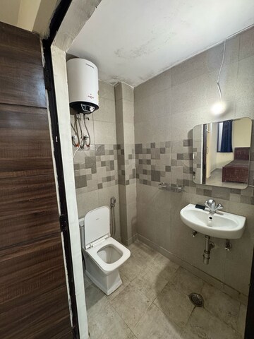 Bathroom in 1 RK Builder Floor at Lajpat Nagar – for Rent