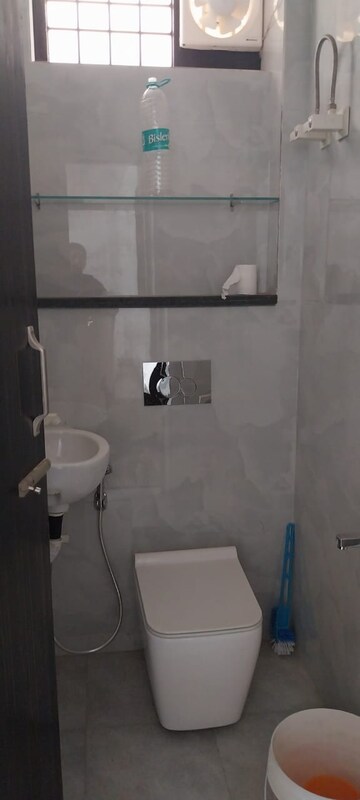 Attached Bathroom in 1.5 BHK Apartment at Sector 10 Greater Noida – for Rent