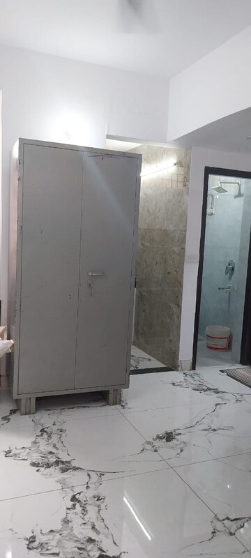 Room in 1.5 BHK Apartment at Sector 10 Greater Noida – for Rent