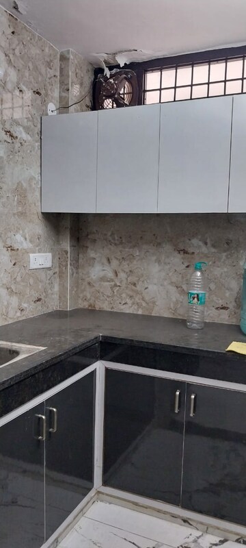 Room in 1.5 BHK Apartment at Sector 10 Greater Noida – for Rent