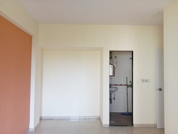 Room in 2 BHK Apartment at Lodha Paradise, Majiwada – for Rent