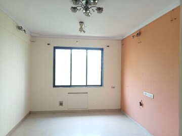 Room in 2 BHK Apartment at Lodha Paradise, Majiwada – for Rent