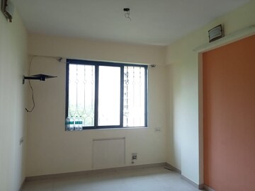 Room in 2 BHK Apartment at Lodha Paradise, Majiwada – for Rent