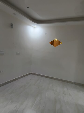 Room in 2 BHK Builder Floor at Laxmi Nagar – for Rent