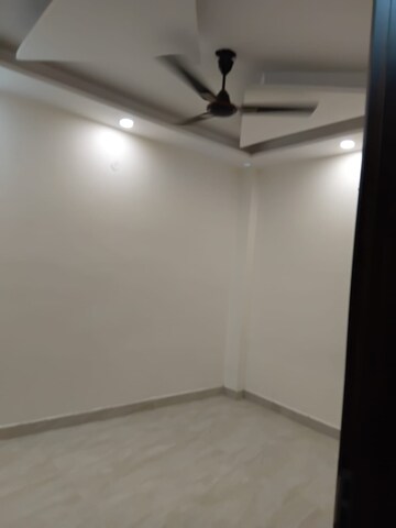 Room in 2 BHK Builder Floor at Laxmi Nagar – for Rent