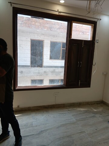 Room in 2 BHK Builder Floor at Laxmi Nagar – for Rent