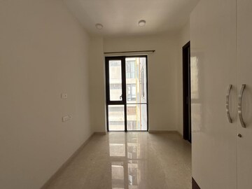 Room in 5 BHK Apartment at Lodha The Park, Worli – for Rent
