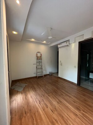Room in 3 BHK Builder Floor at Saket – for Rent