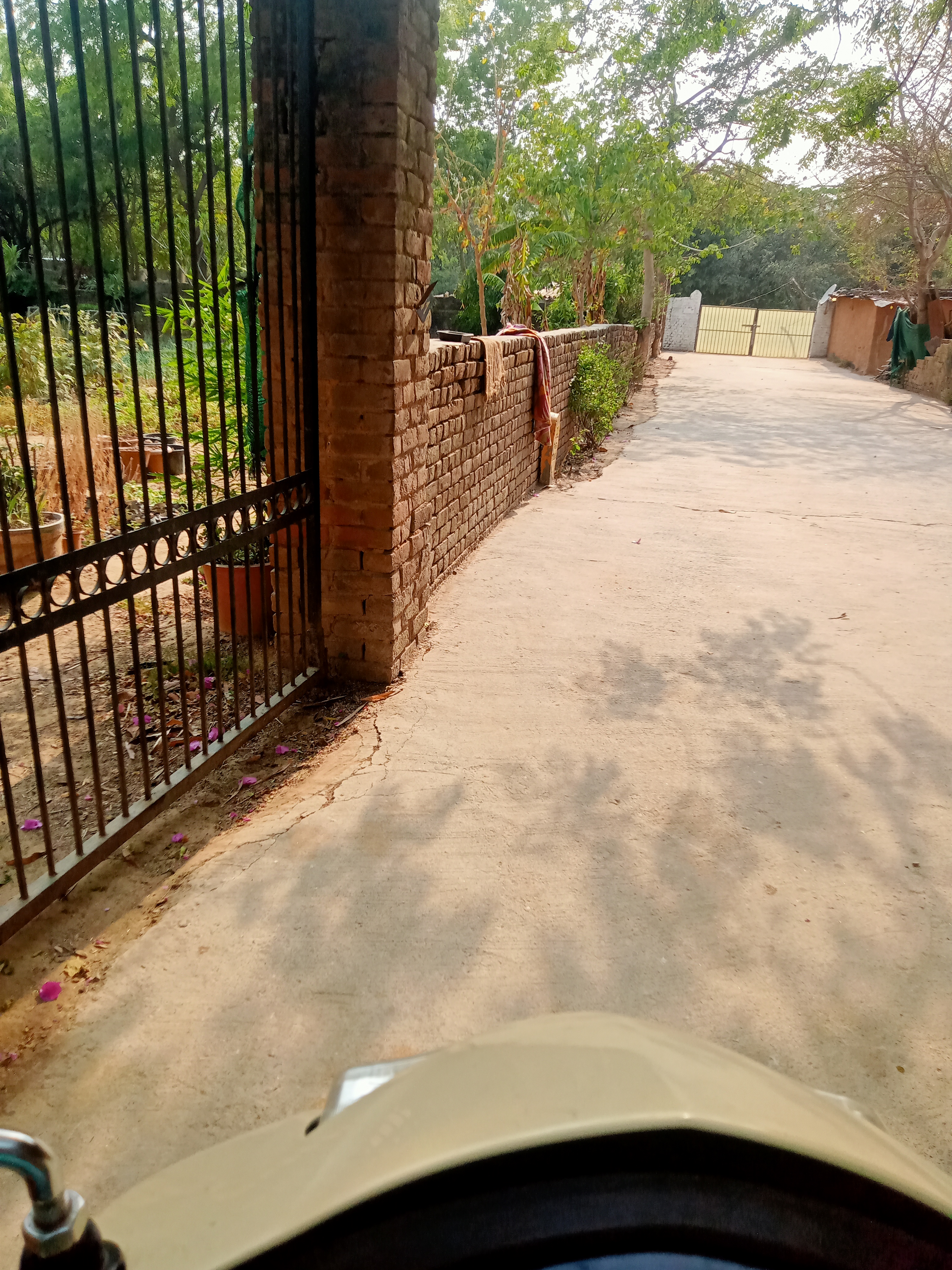 Plot For Sale in Sainik Farm