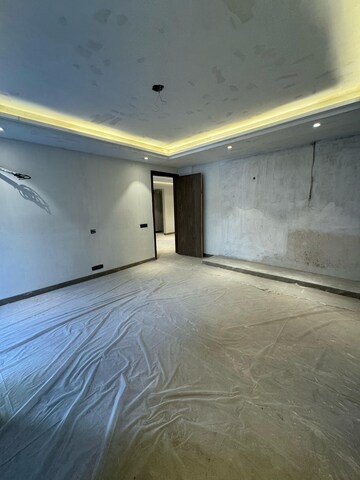 Room in 4 BHK Builder Floor at Saket – for Rent