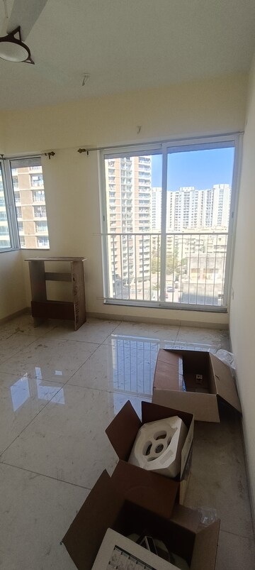 Room in 3 BHK Apartment at Godrej Nest Kandivali, Kandivali East – for Rent