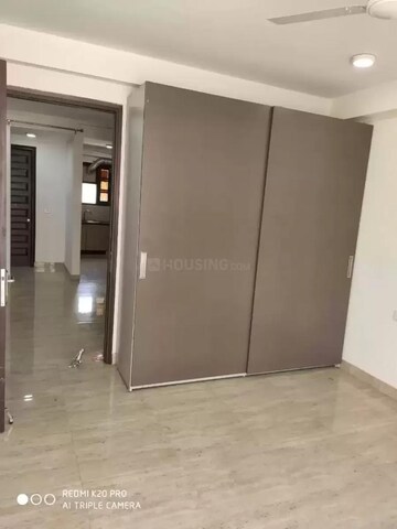 Room in 3 BHK Builder Floor at Maple Heights, Sector 43 – for Rent
