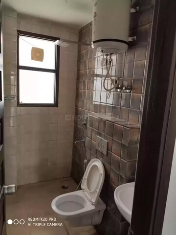 Attached Bathroom in 3 BHK Builder Floor at Maple Heights, Sector 43 – for Rent