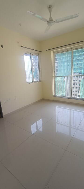 Room in 3 BHK Apartment at Godrej Nest Kandivali, Kandivali East – for Rent