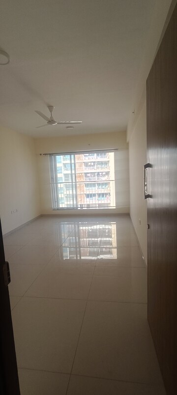 Room in 3 BHK Apartment at Godrej Nest Kandivali, Kandivali East – for Rent