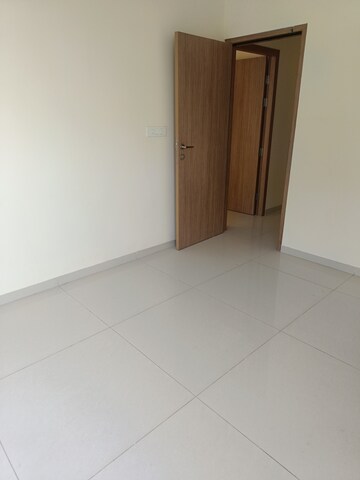 Room in 3 BHK Apartment at Godrej Nest Kandivali, Kandivali East – for Rent