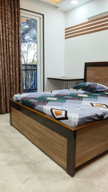 Room in 4 BHK Villa at Mira Nagar – for Sale