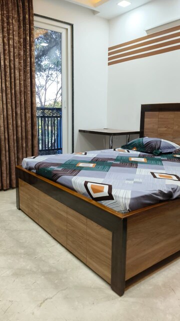 Room in 4 BHK Villa at Mira Nagar – for Sale