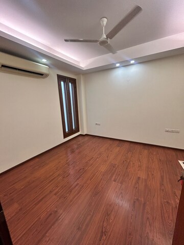 Room in 4 BHK Villa at Mira Nagar – for Sale
