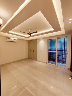 Room in 4 BHK Builder Floor at Sarvodaya Enclave – for Rent