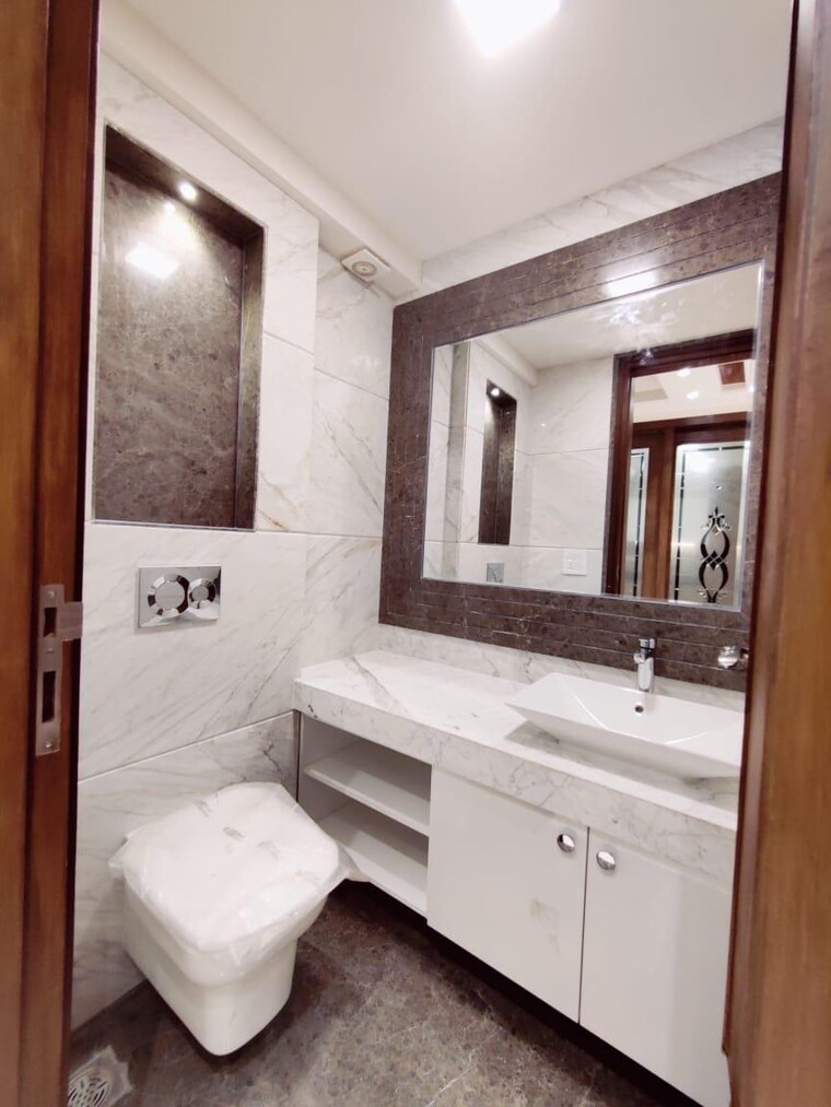 Attached Bathroom, sarvodaya enclave 4 Bedroom 3600 Sq.Ft. Builder Floor In Sarvodaya Enclave Delhi 8507197