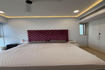 Room in 3 BHK Apartment at Lodha The Park, Worli – for Rent