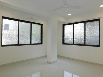 Room in 2 BHK Apartment at Ghatkopar West – for Rent