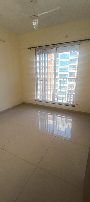 Room in 3 BHK Apartment at Godrej Nest Kandivali, Kandivali East – for Rent