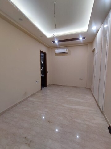 Room in 4 BHK Builder Floor at Saket – for Rent