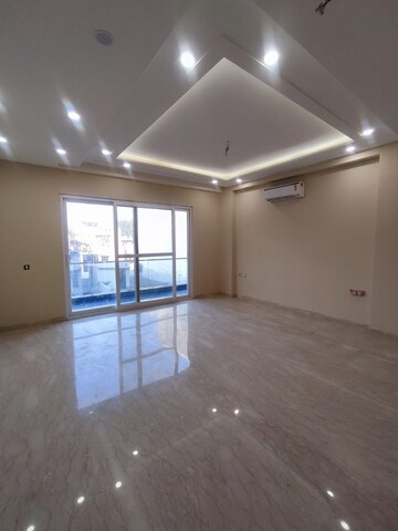 Room in 4 BHK Builder Floor at Saket – for Rent
