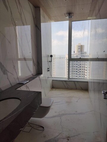 Room in 3 BHK Apartment at Hubtown 25 South, Prabhadevi – for Rent