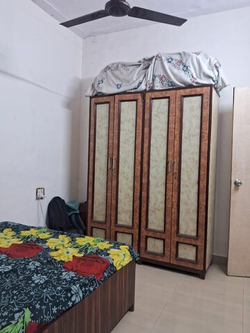 Room in 1 BHK Apartment at Navjeevan Society, Chembur – for Rent