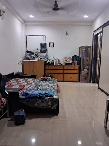 Room in 1 BHK Apartment at Navjeevan Society, Chembur – for Rent